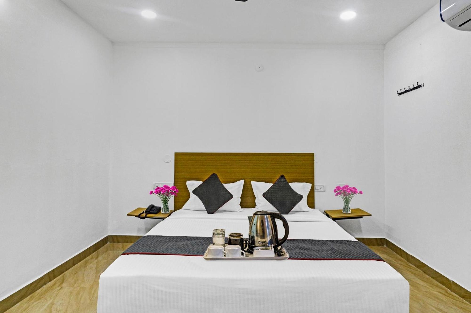 Gachibowli Townhouse De Alphabet Hotel מראה חיצוני תמונה
