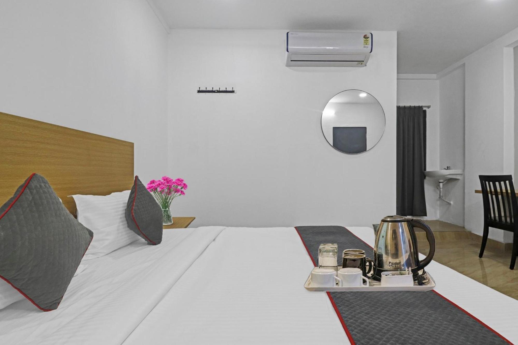 Gachibowli Townhouse De Alphabet Hotel מראה חיצוני תמונה